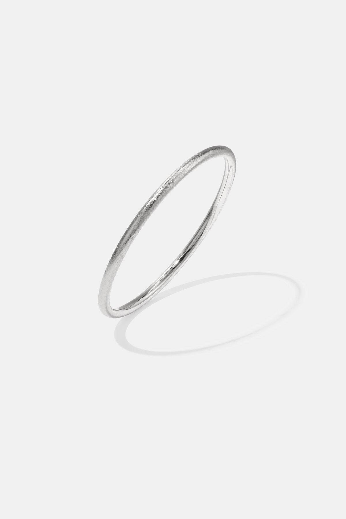 Elegant Lumé Bangle for All Occasions
