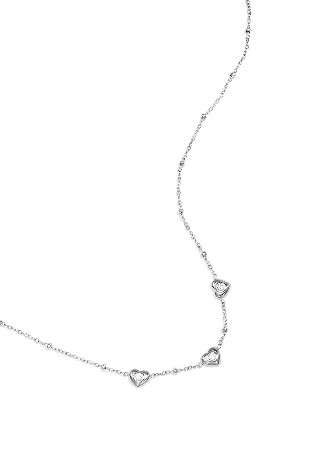 Ketting met bolletjes en hartjes met steen