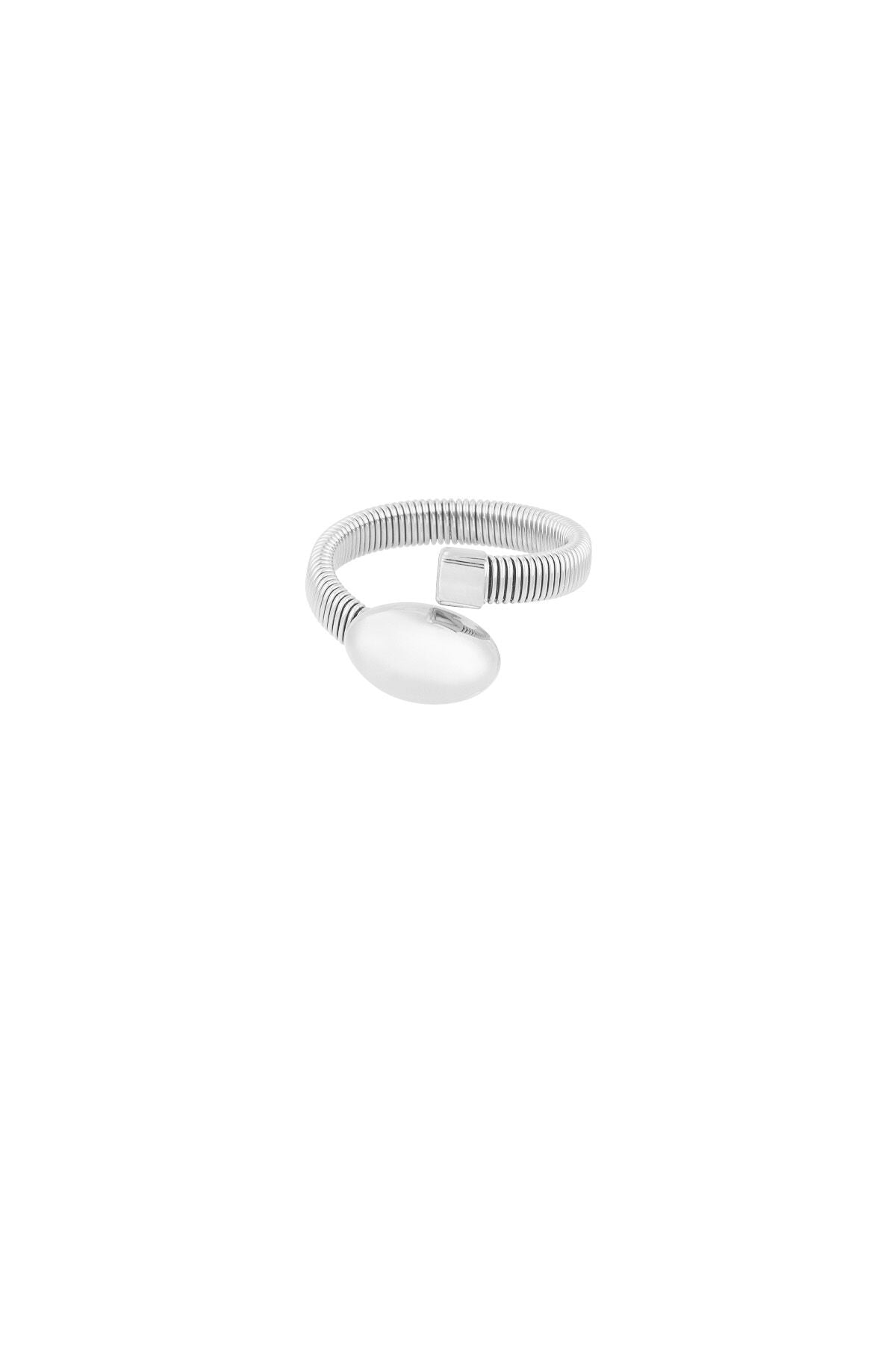 Elegant Minimalist Rings in Silver & Gold