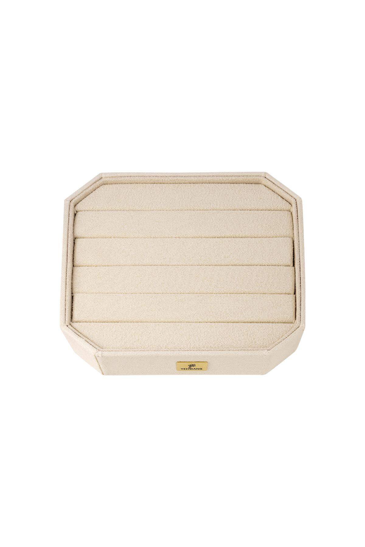 Elegant Flannel Ring Displays in Multiple Colors