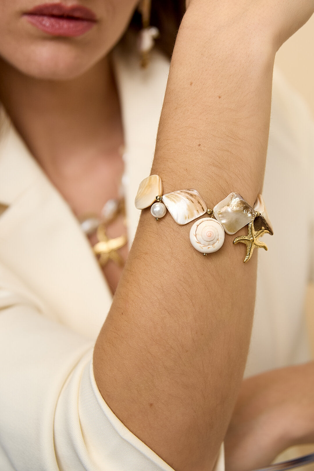 Lumé Off-White Beaded Bracelet with Sea Shells and Starfish