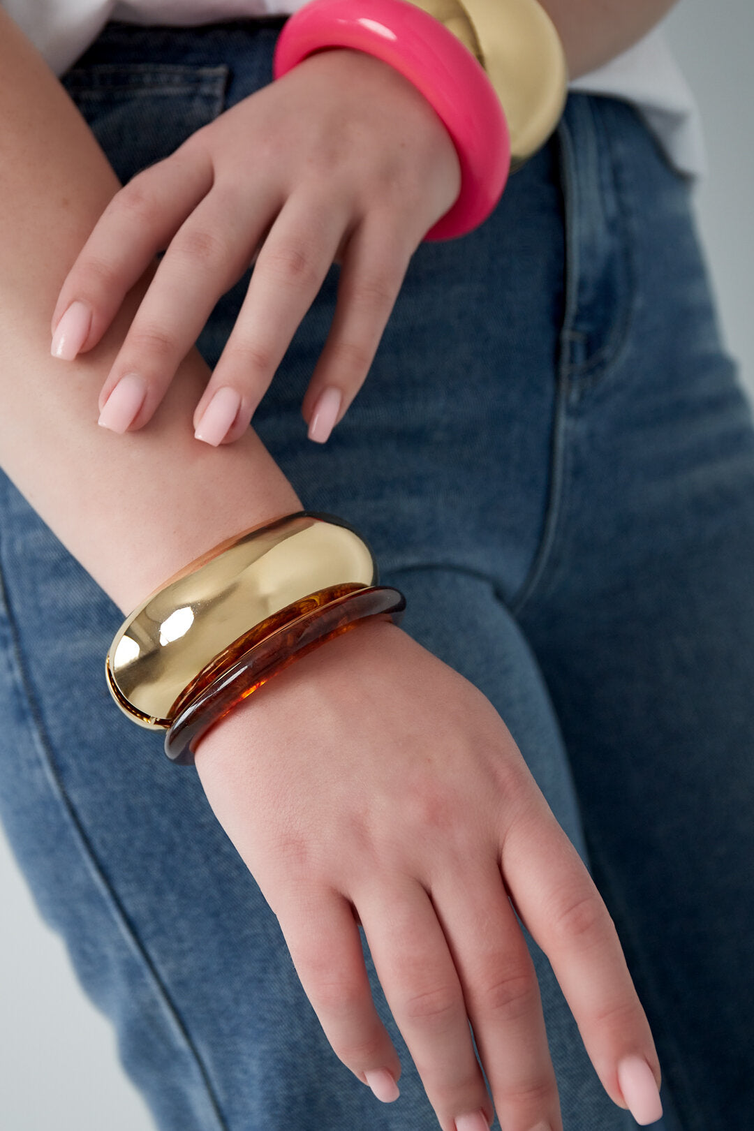 Elegant Gold-Toned Irregular Bangle for All