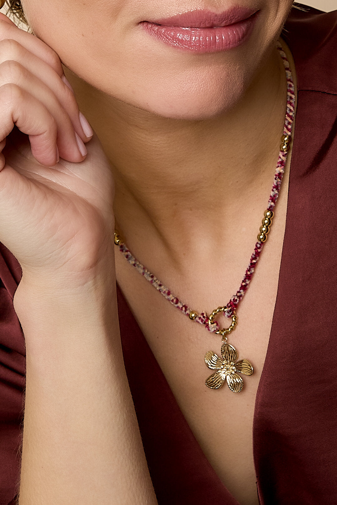 Elegant Lumé Flower Pendant Necklace for Everyday Style