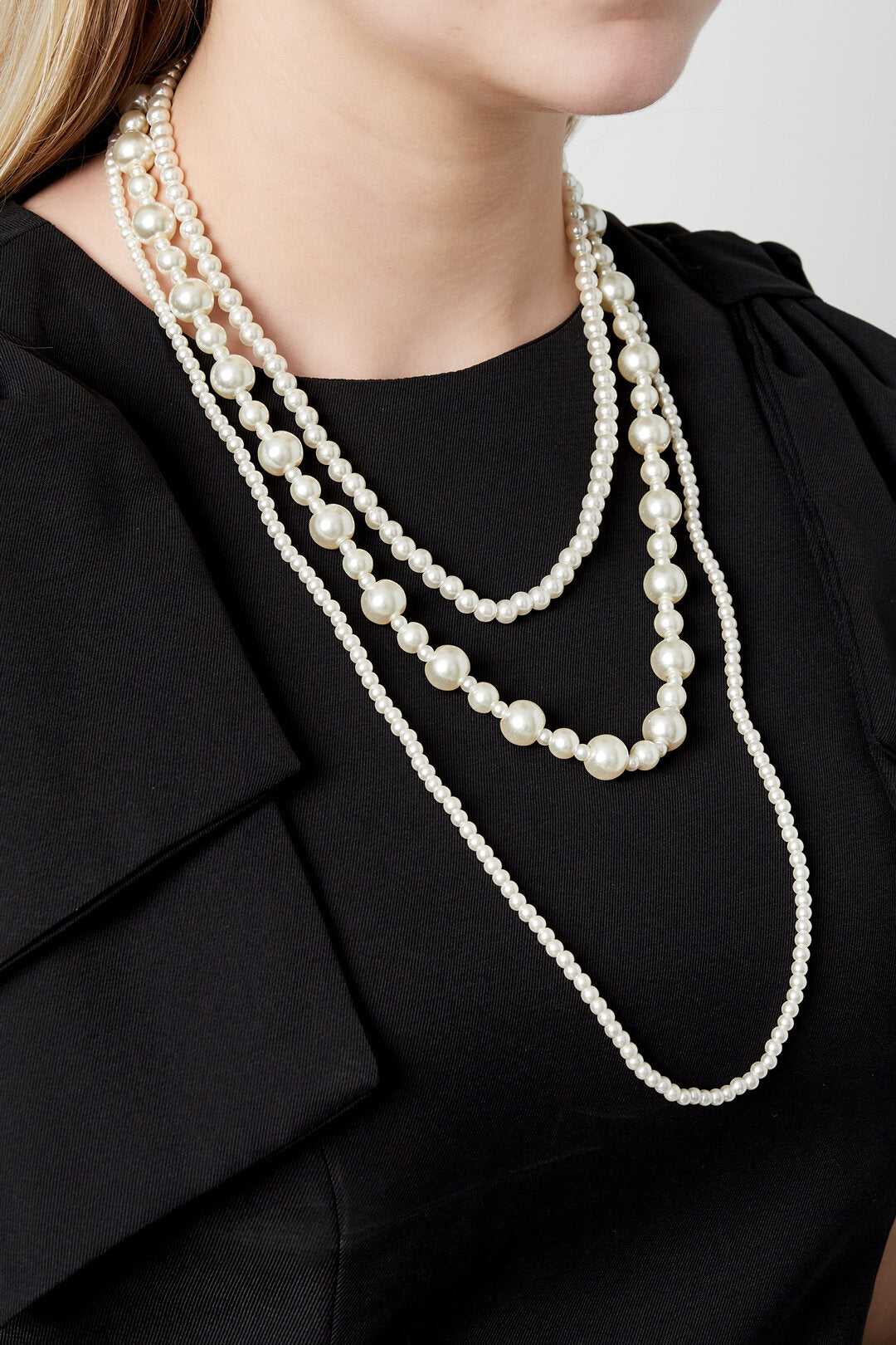 Elegant White Multi-Layer Pearl Necklace for Spring/Summer
