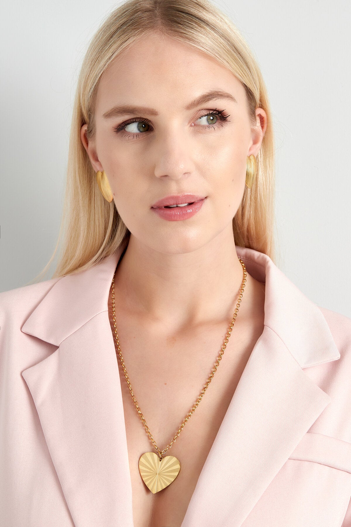Elegant Heart Pendant Necklace - Timeless Silver & Gold