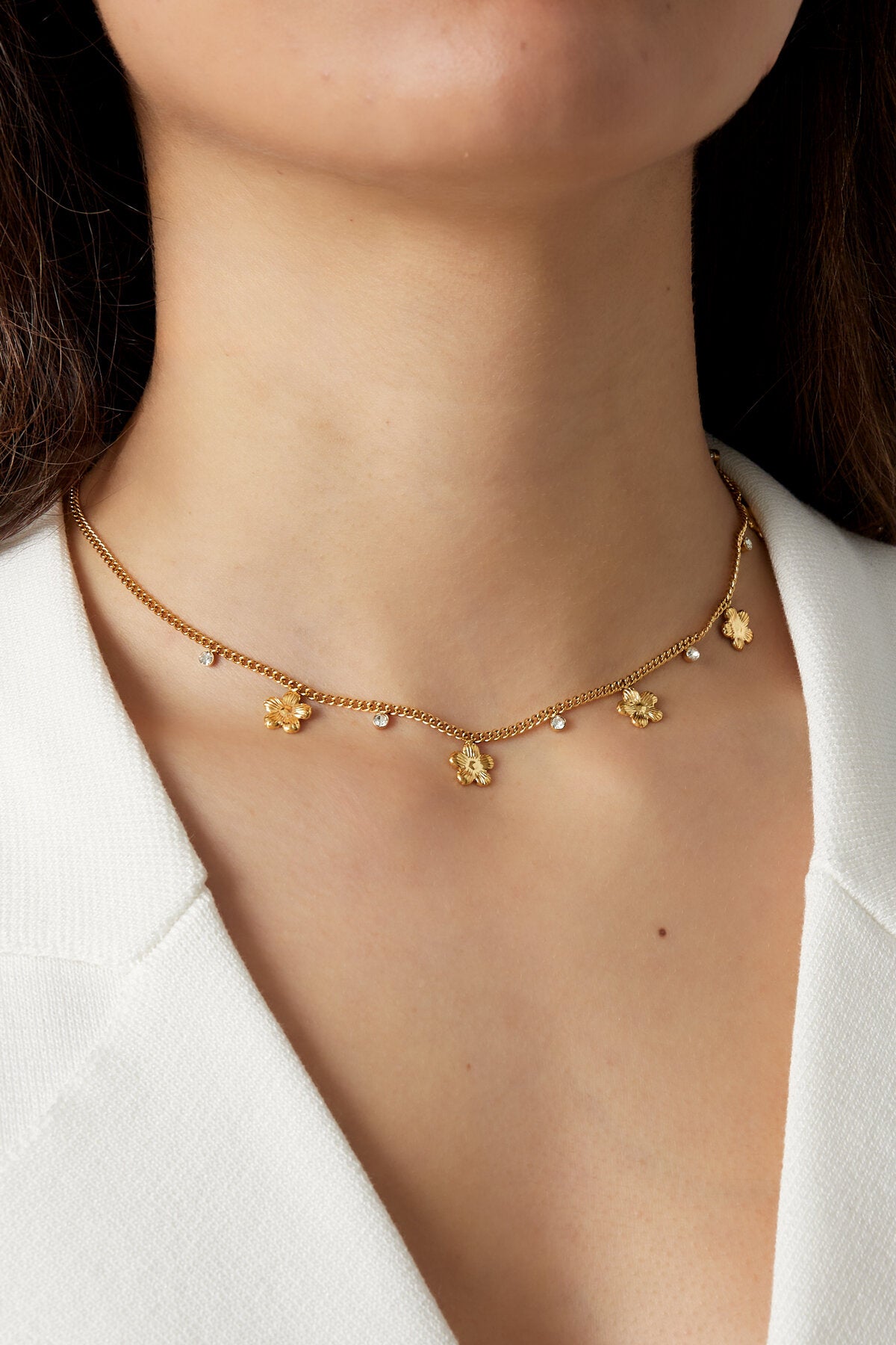 Elegant Flower Pendant Necklace for Daily Wear