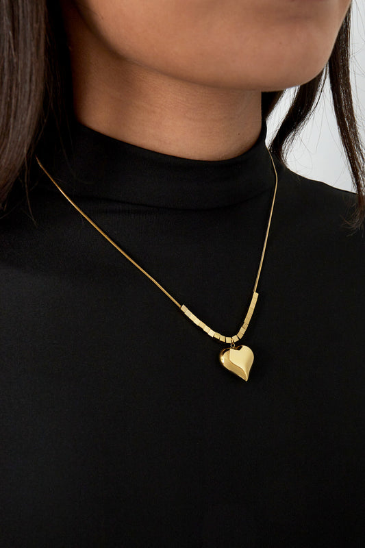 Elegant Heart Pendant Necklace - Simple & Stylish