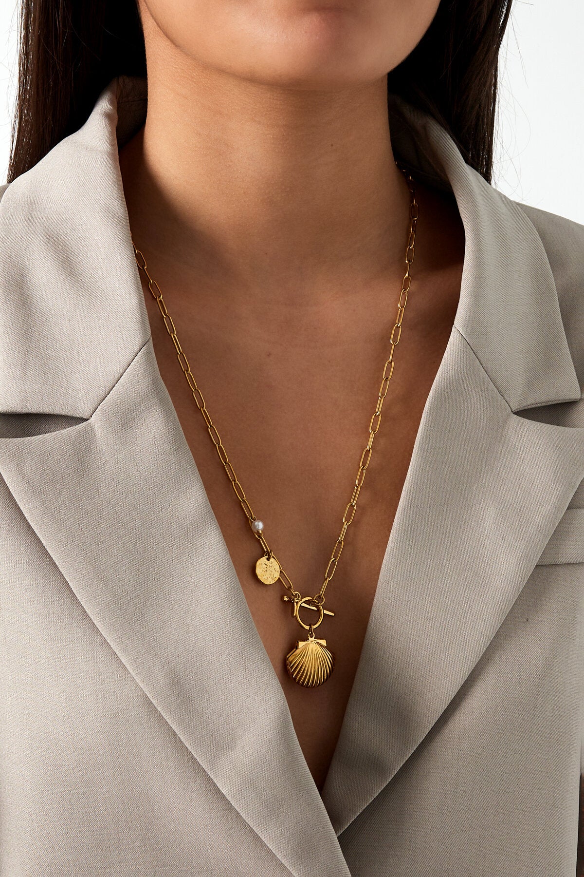 Elegant Oceanic Style Long Necklace in Silver and Gold