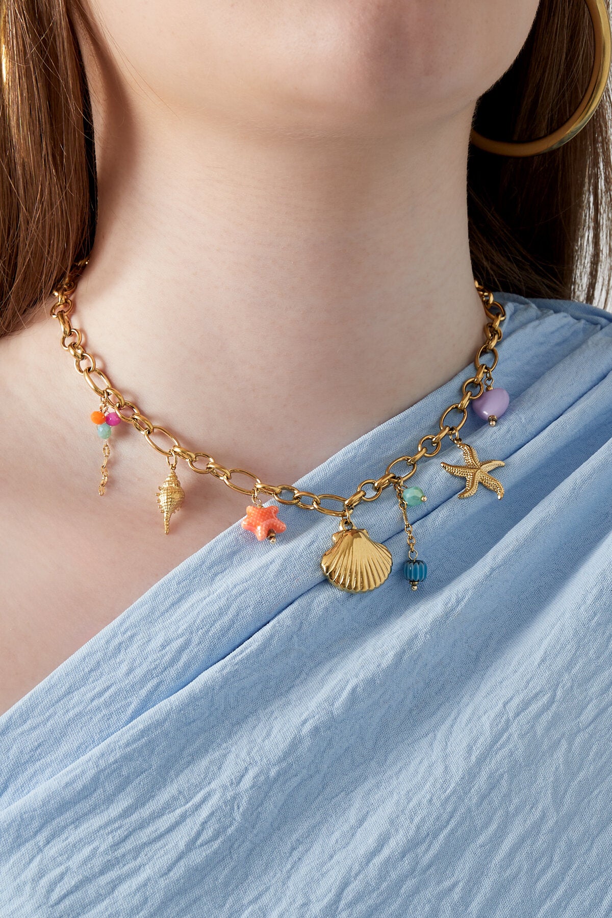 Elegant Gold-Toned Short Necklace for Spring/Summer