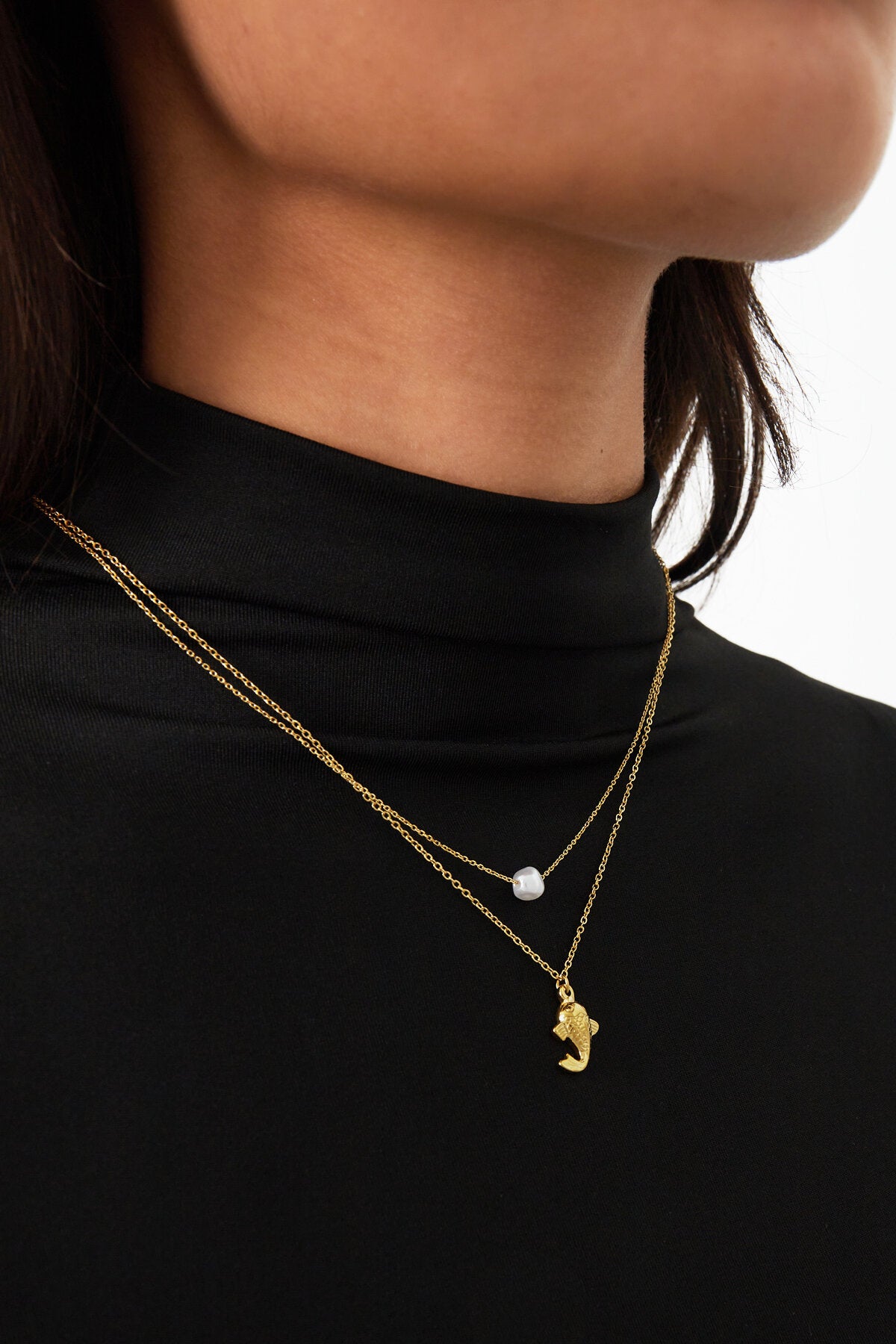 Elegant Multi-Layered Short Necklace in Silver & Gold