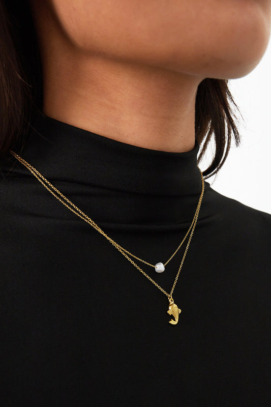 Elegant Multi-Layered Short Necklace in Silver & Gold