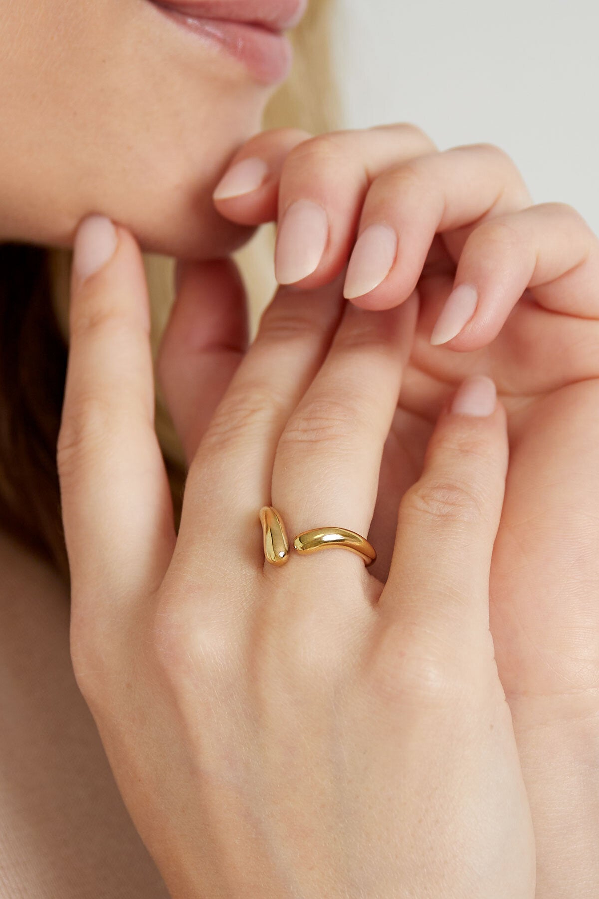 Elegant Minimalist Rings in Silver & Gold