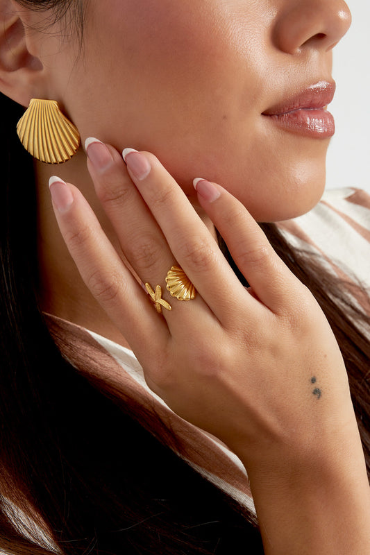 Elegant Statement Ring in Silver & Gold