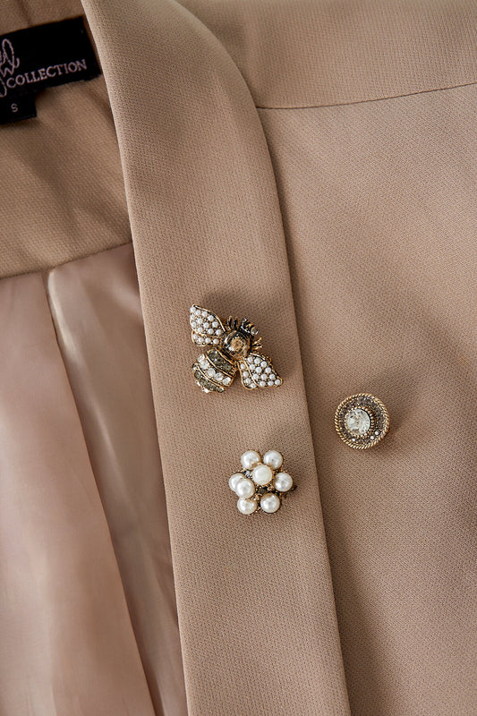 Elegant Multicolour Brooch in White Gold Alloy