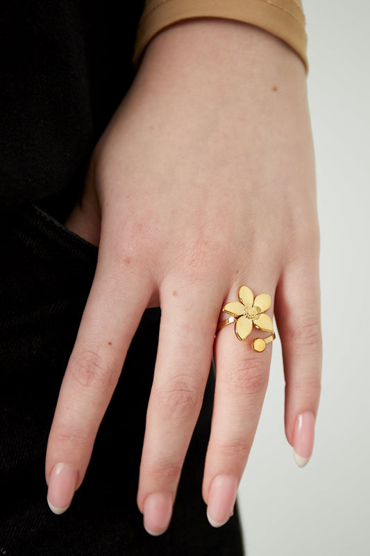 Elegant Statement Rings in Silver & Gold Tones