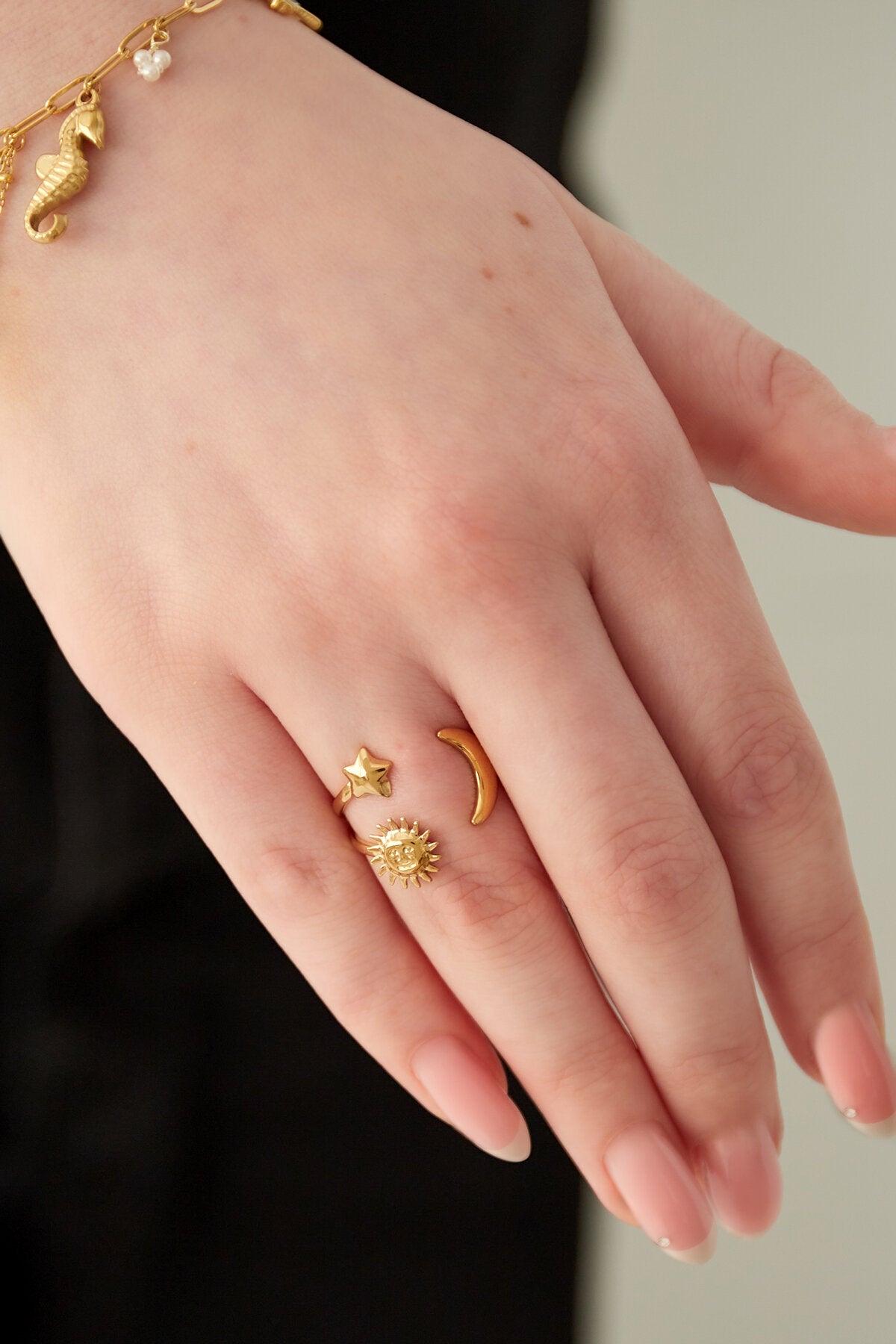 Stylish Stainless Steel Statement Rings in Silver & Gold
