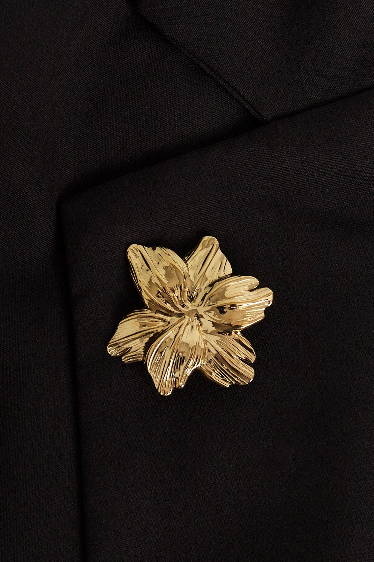 Elegant Stainless Steel Brooches in Silver & Gold