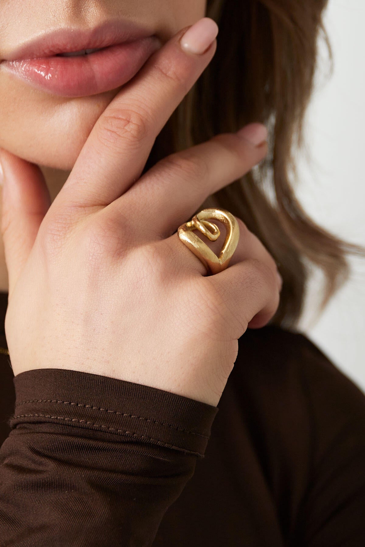 Elegant Statement Ring in Silver & Gold