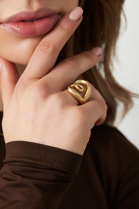 Elegant Statement Ring in Silver & Gold