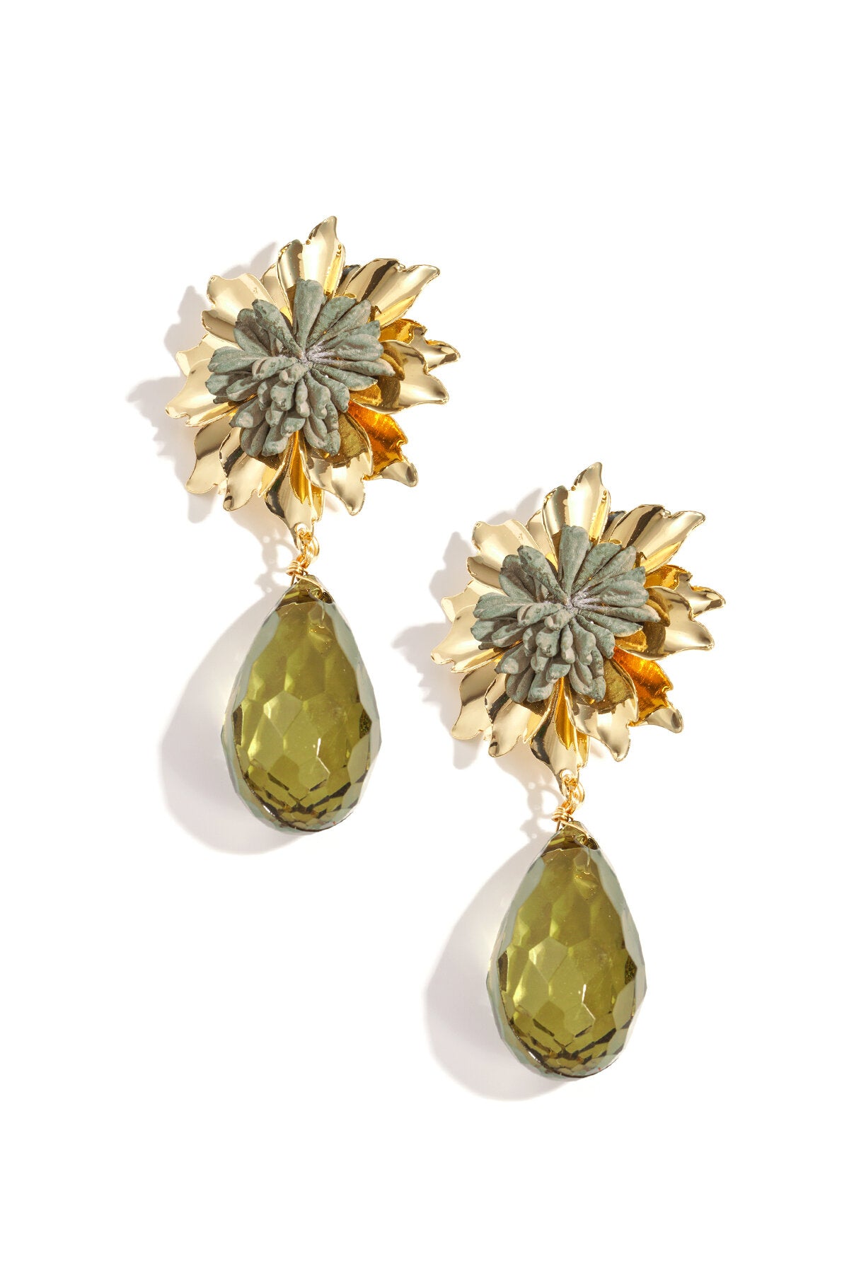 Luxurious Resin Flower Drop Earrings for Elegant Gatherings