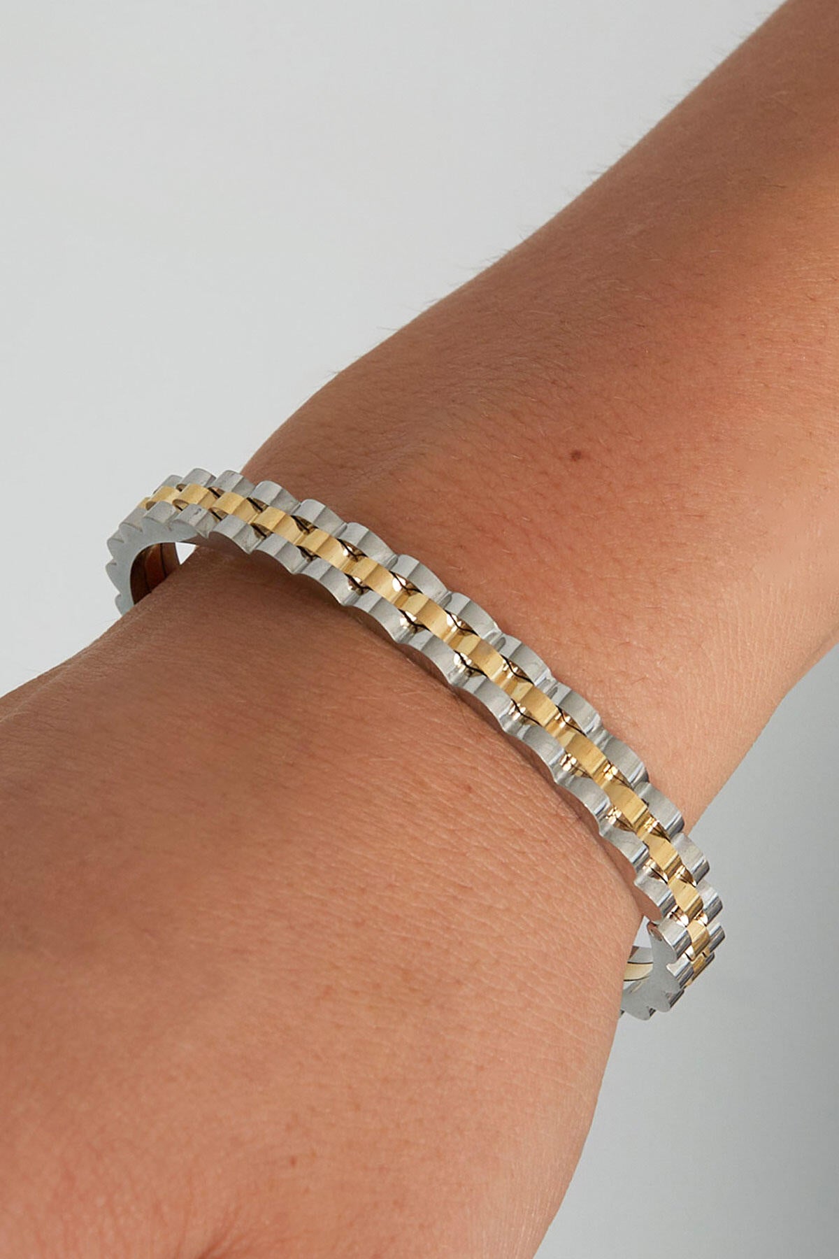 Elegant Stainless Steel Bangle for Everyday Glam
