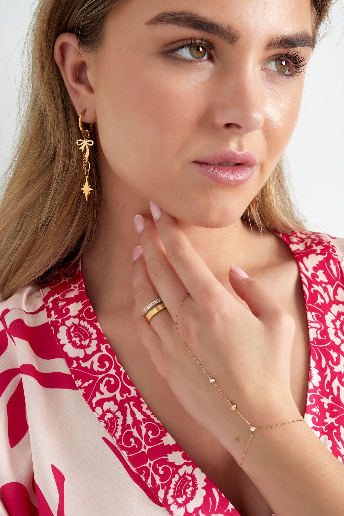Elegant Hand Chain Bracelet in Silver & Gold