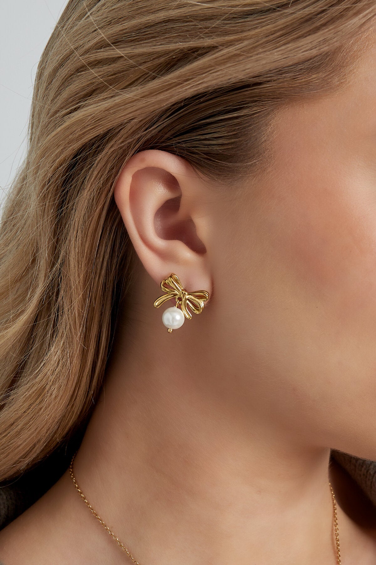 Elegant Drop Earrings in Silver and Gold