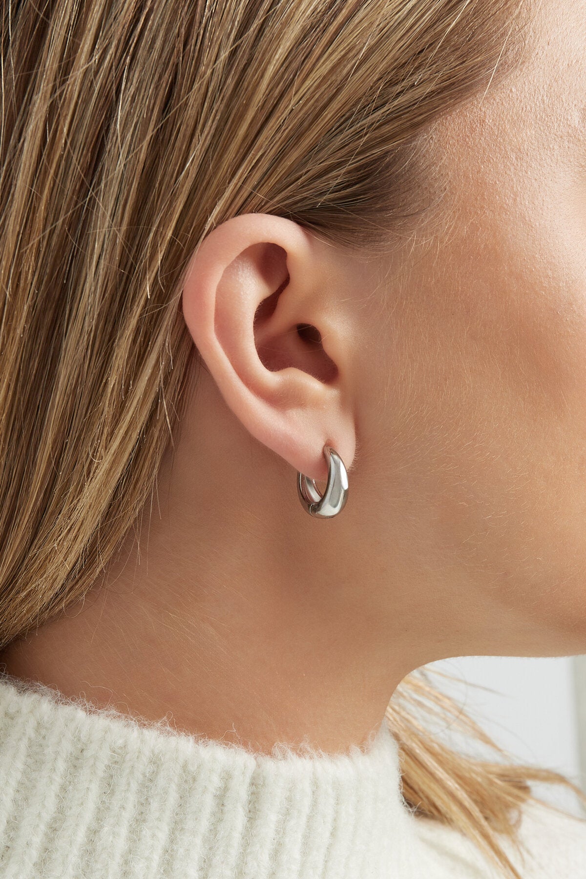 Stylish Basic Hoop Earrings in Silver & Gold