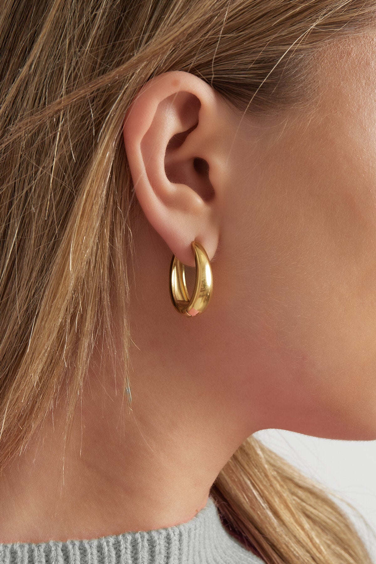 Stylish Basic Hoop Earrings in Silver & Gold