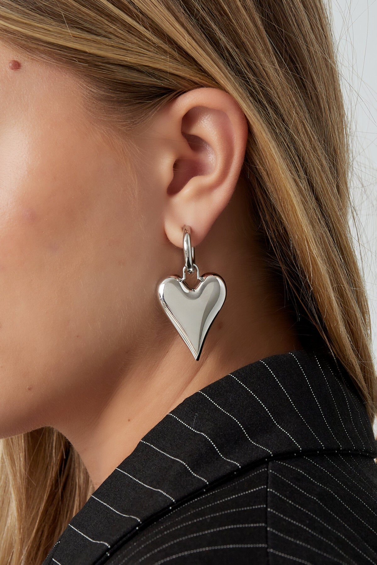 Elegant Heart-Shaped Drop Earrings for All Occasions