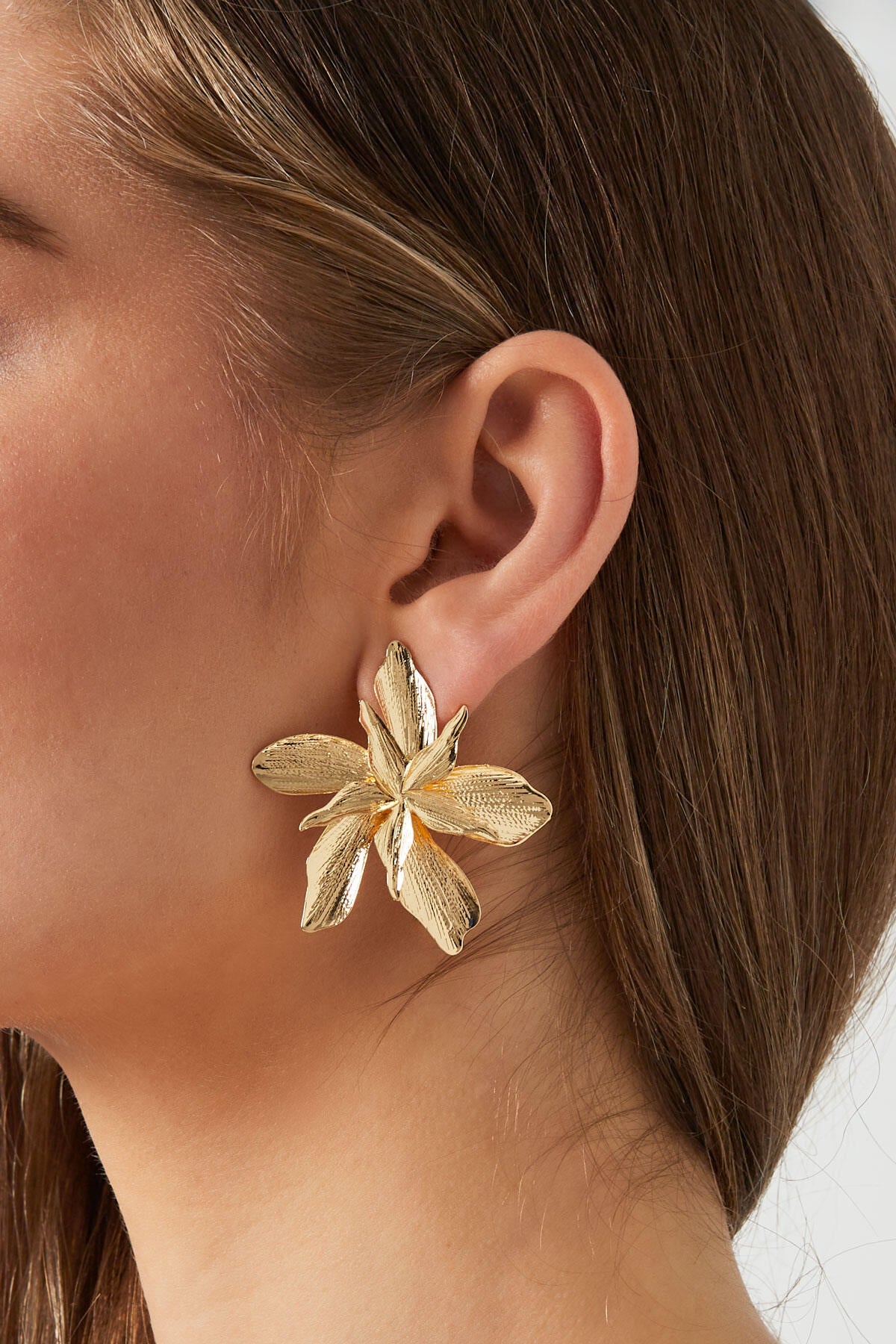 Elegant Gold-Tone Stud Earrings for Every Occasion