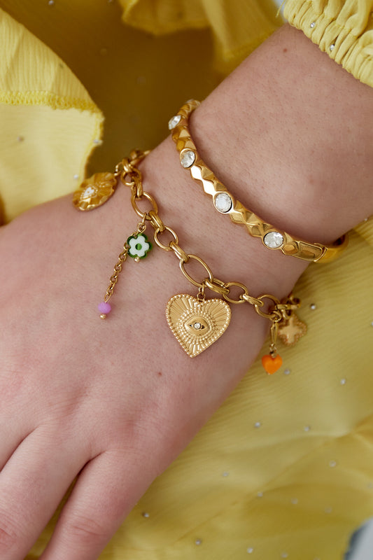 Elegant Gold Charm Bracelet for a Stunning Look