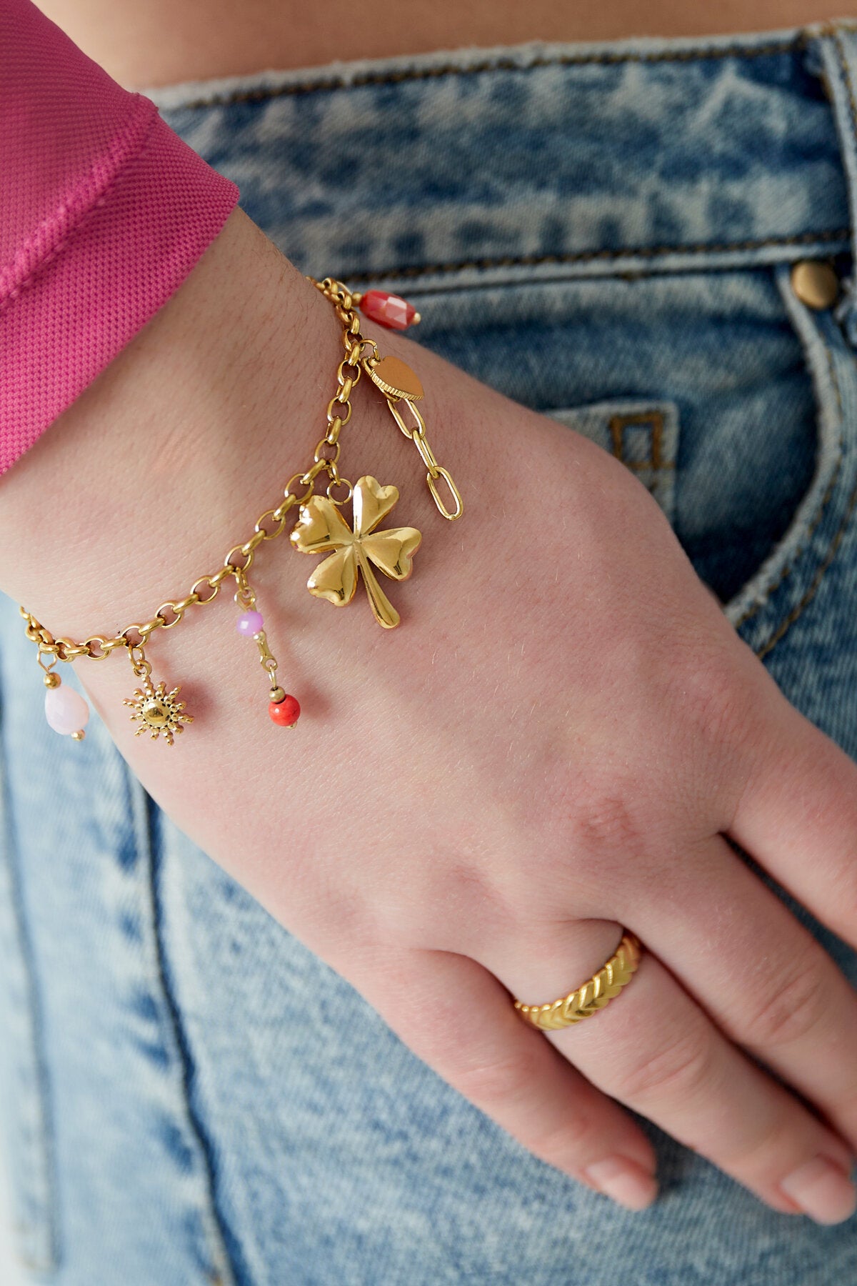 Elegant Gold Charm Bracelet for Statement Looks