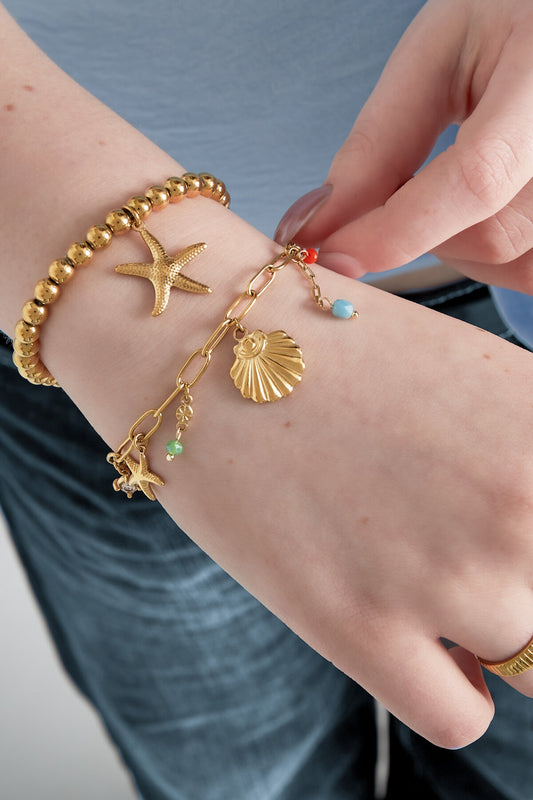 Elegant Gold-Toned Charm Bracelet for Everyday Wear