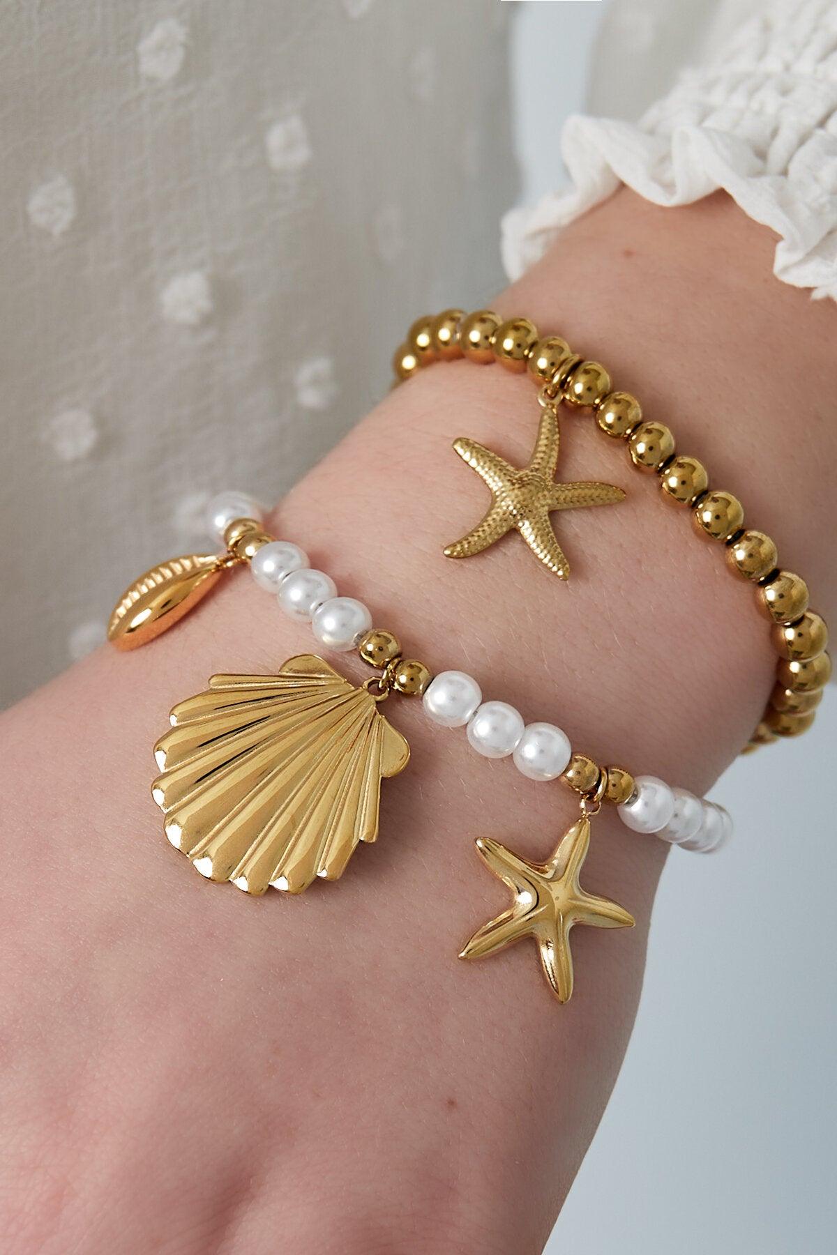 Elegant Gold Beaded Bracelet for Stylish Women