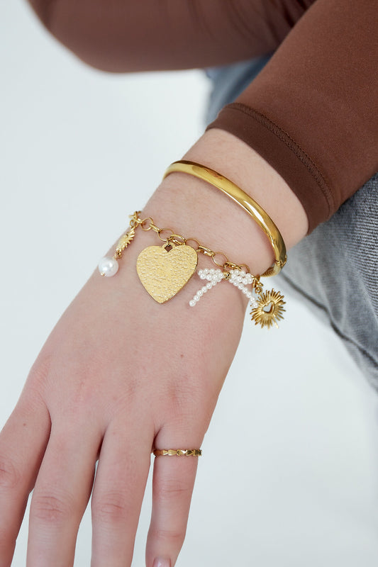Elegant Gold Heart Charm Bracelet for Everyday Wear