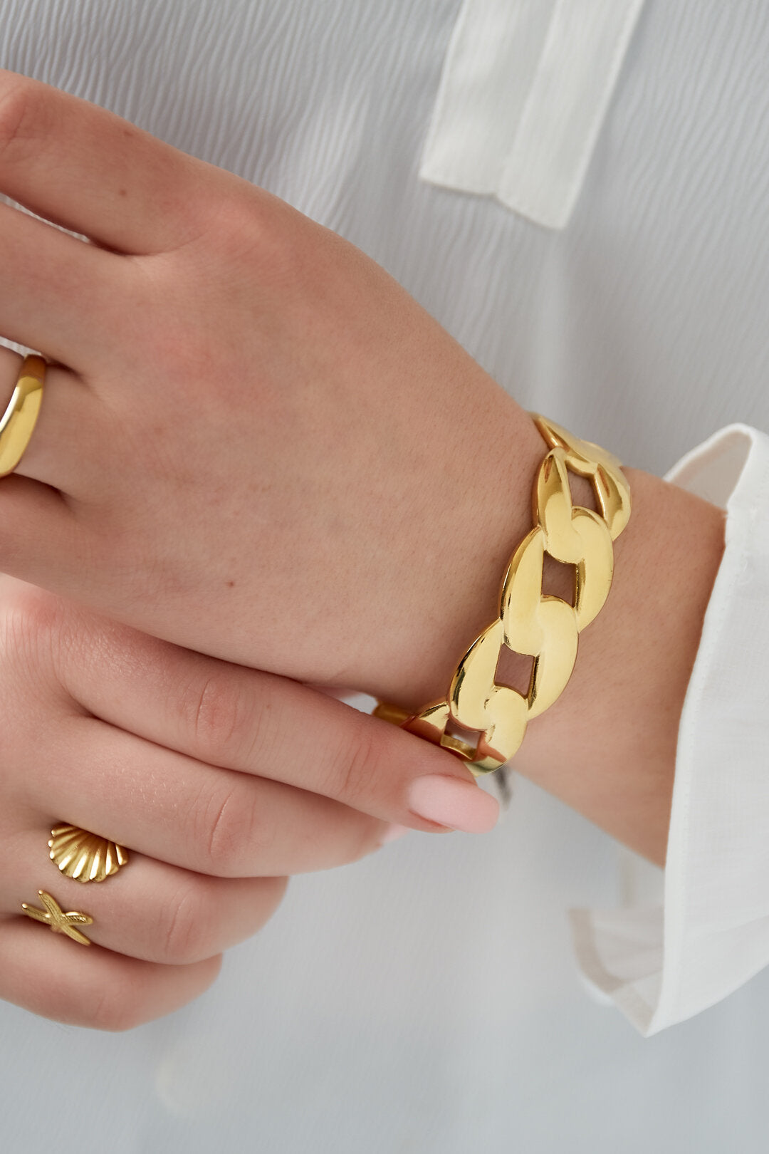 Elegant Stainless Steel Bangle - Classic & Versatile