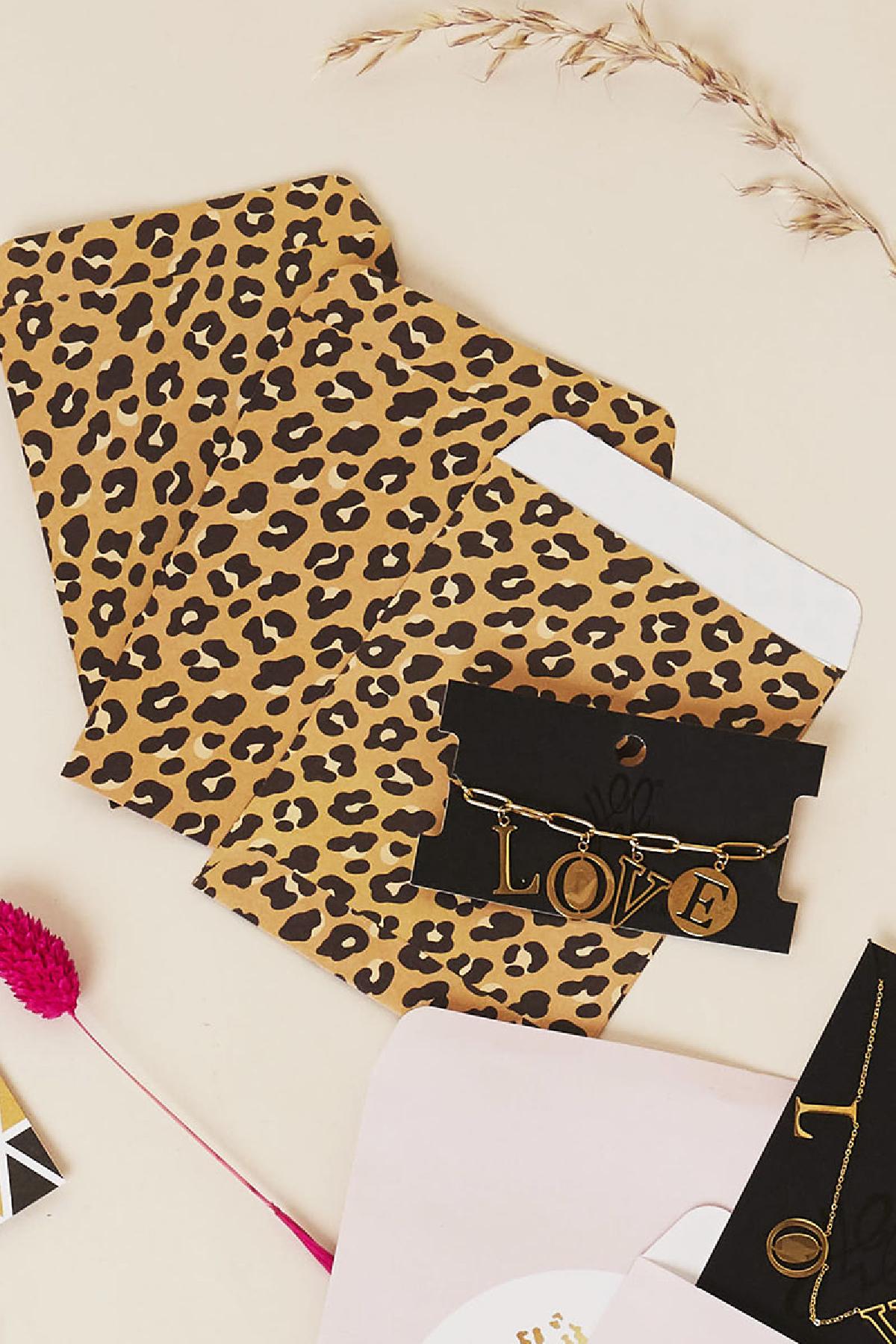 Eco-Friendly Brown & Pink Paper Envelopes for Daily Use