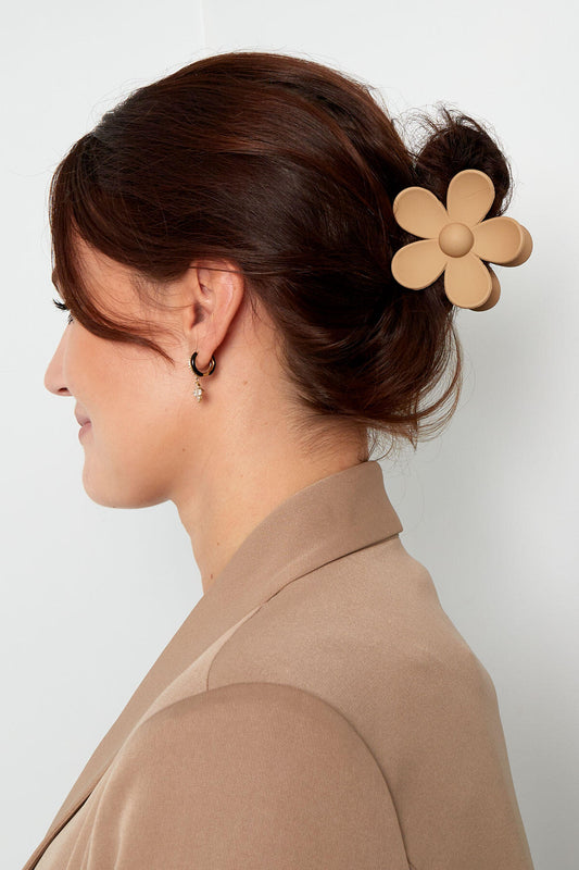 Chic Resin Flower Hair Clips for Everyday Style