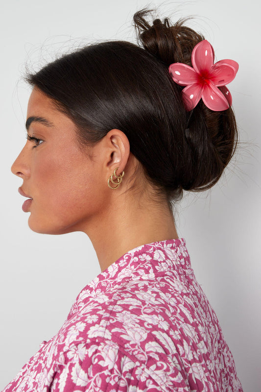 Charming Plastic Flower Hair Clips for Women