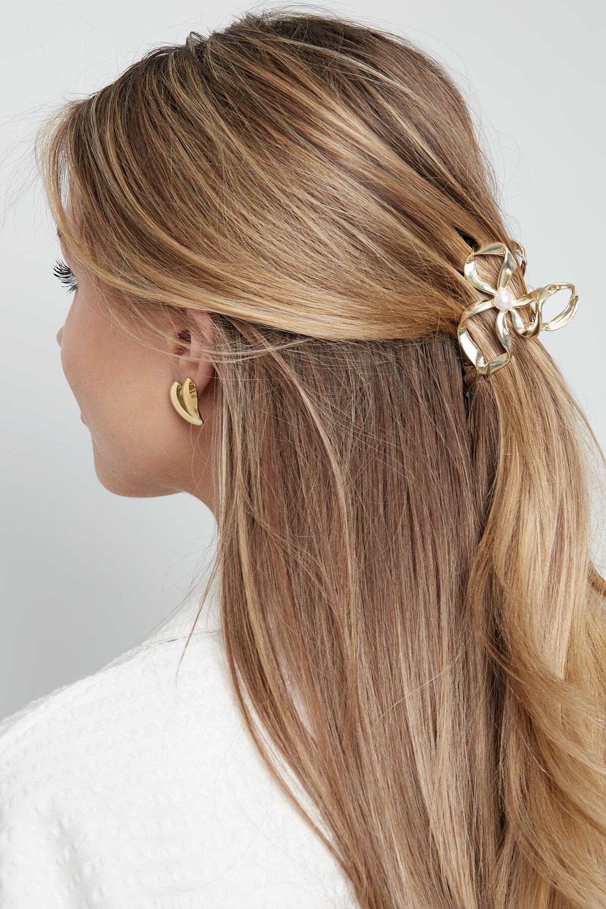 Elegant Gold Alloy Hair Clip for Stylish Looks