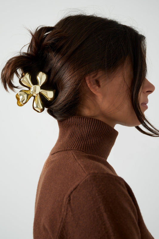 Elegant Gold Alloy Hair Clip for Stylish Looks
