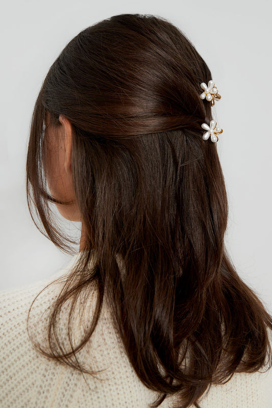 Elegant White Gold Alloy Hair Clip for Stylish Looks