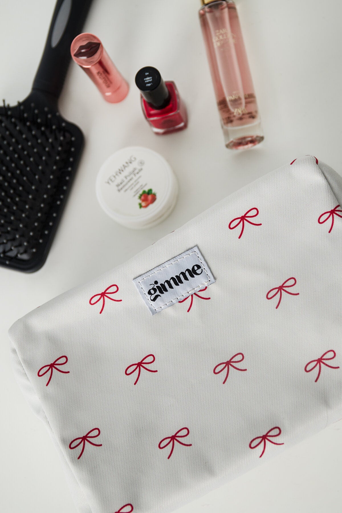Elegant White Polyester Makeup Bag for Daily Essentials
