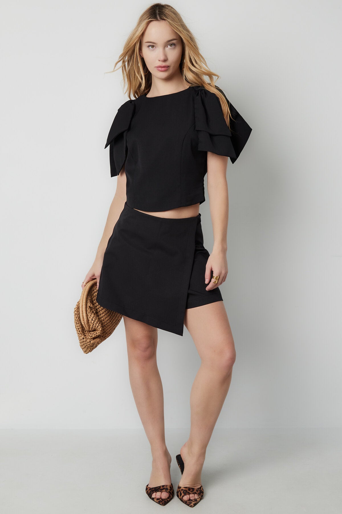 Stylish Short Sleeve Tops for Effortless Summer Looks