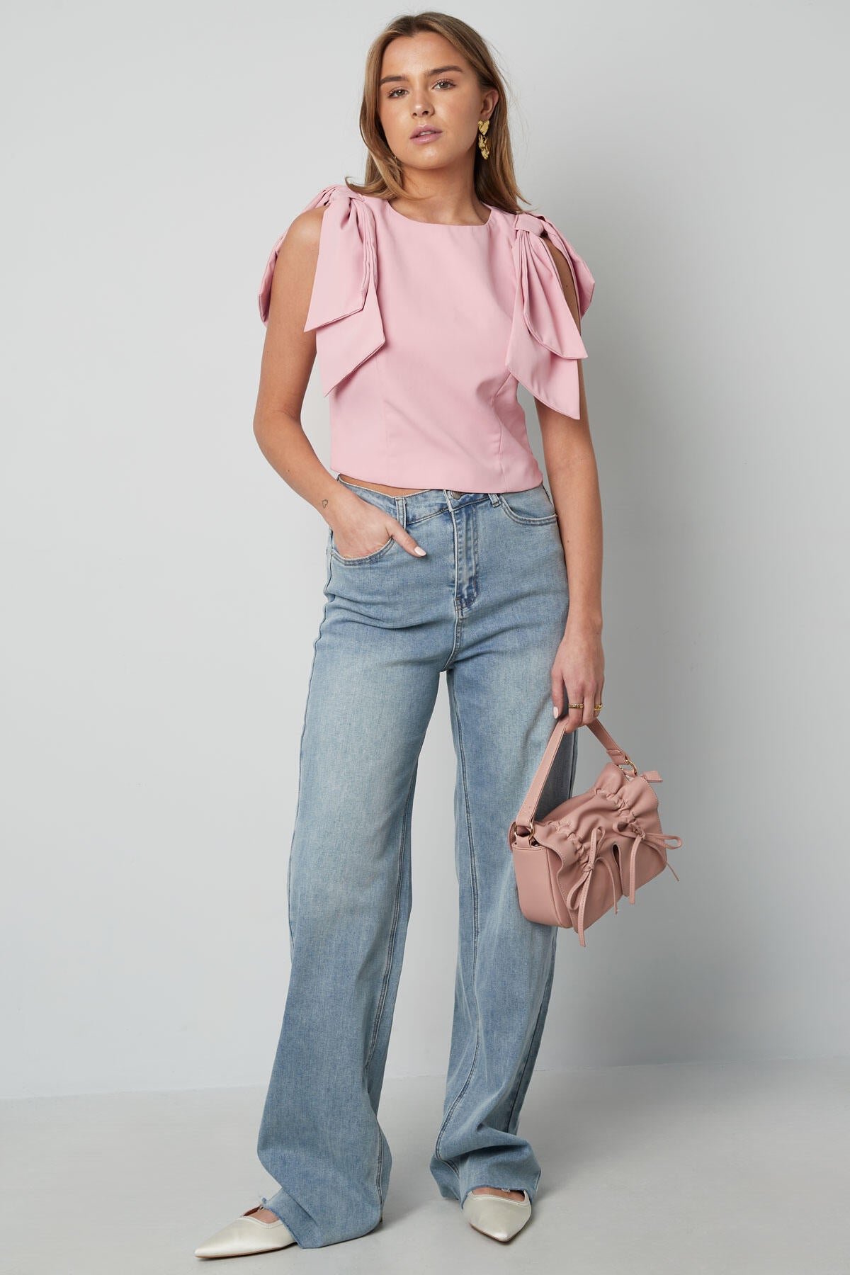 Stylish Short Sleeve Tops for Effortless Summer Looks