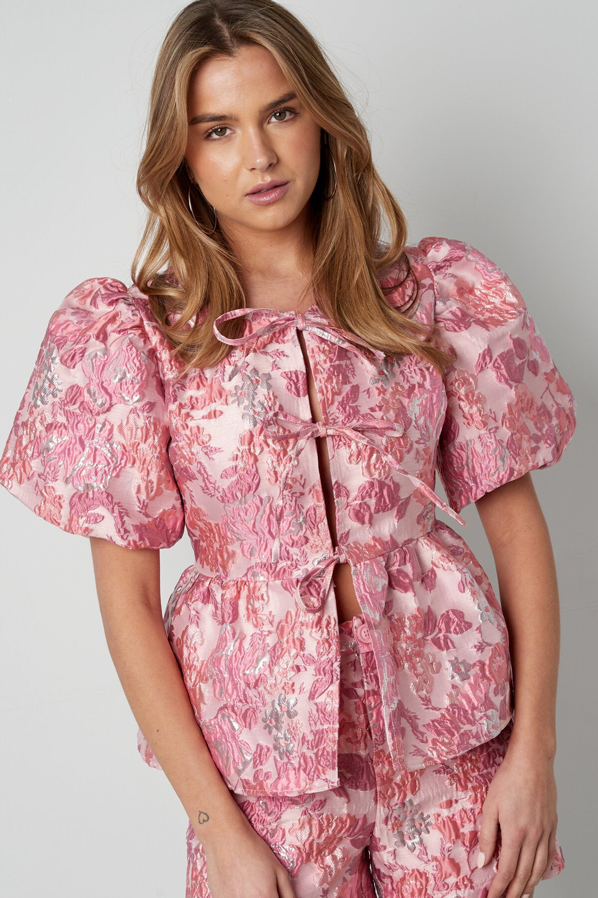 Elegant Floral Short Sleeve Top for Spring/Summer