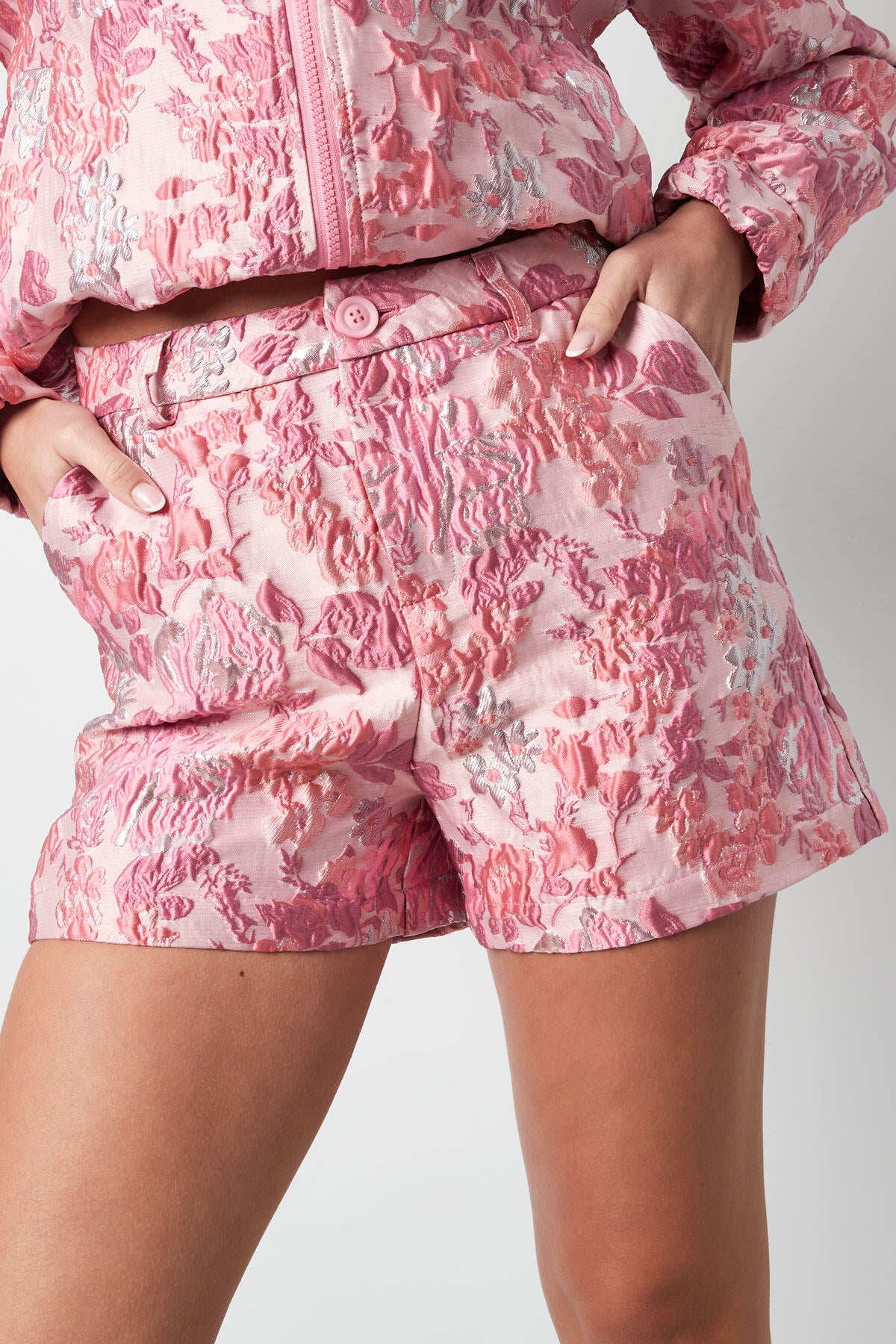 Elegant Floral Print Shorts for Spring/Summer