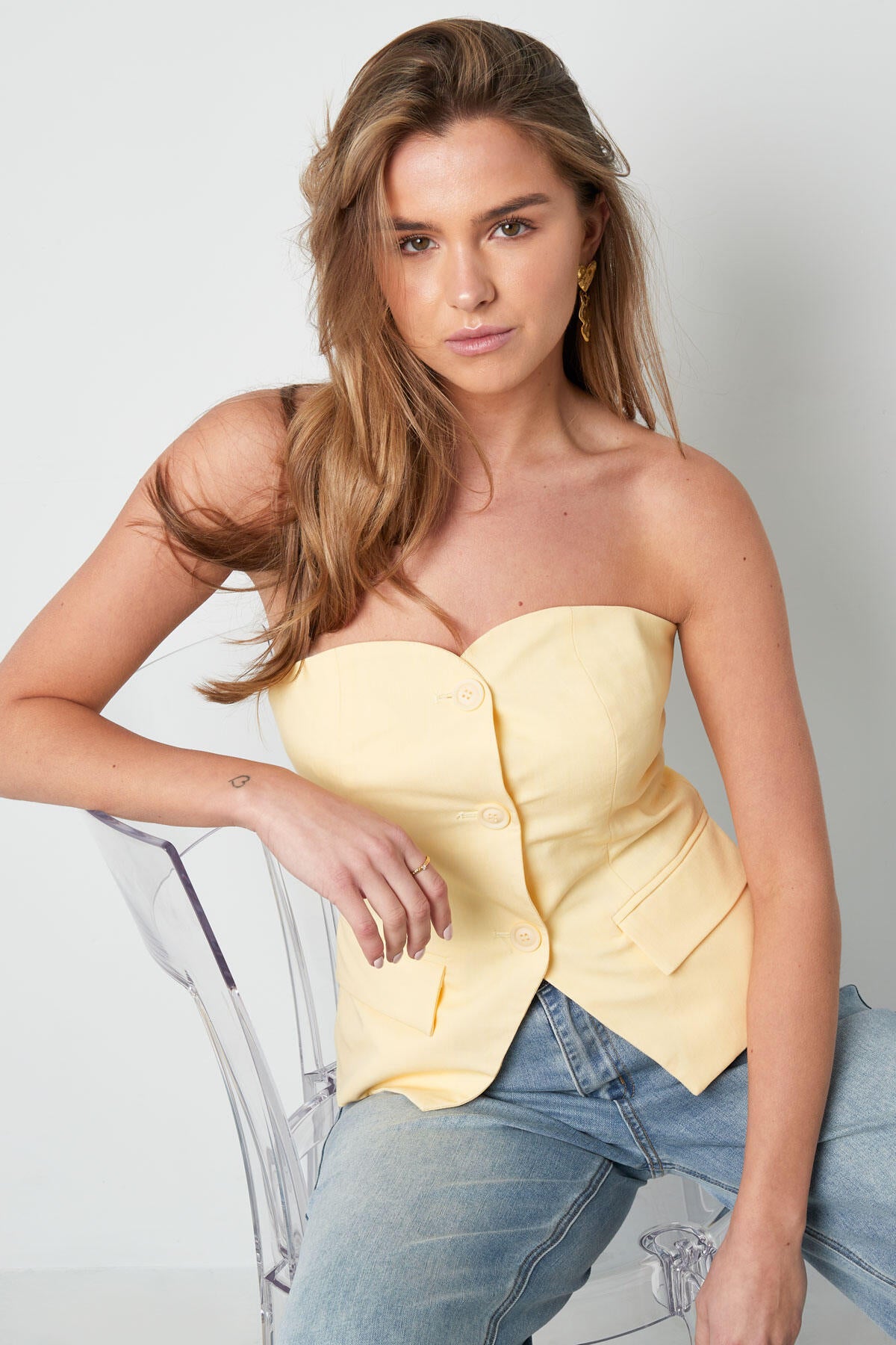 Stylish Sleeveless Tops in Yellow, Green, Black