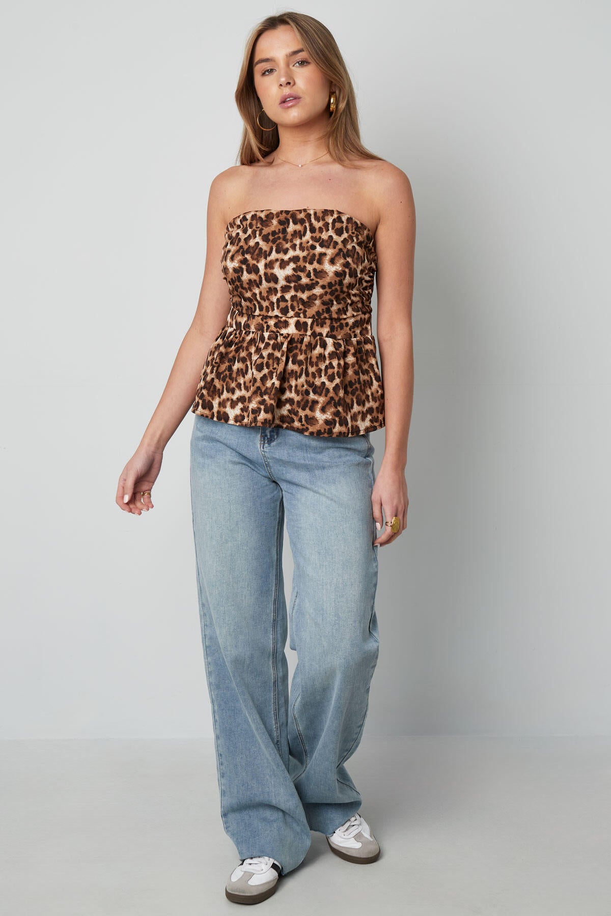 Elegant Brown Sleeveless Top for Versatile Styling